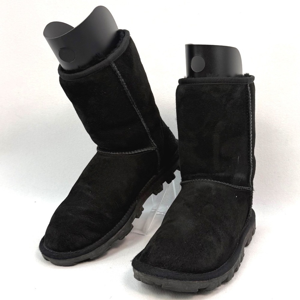 UGG Australia Essential Short 5835 Black Sheepskin Suede Boots Womens 6